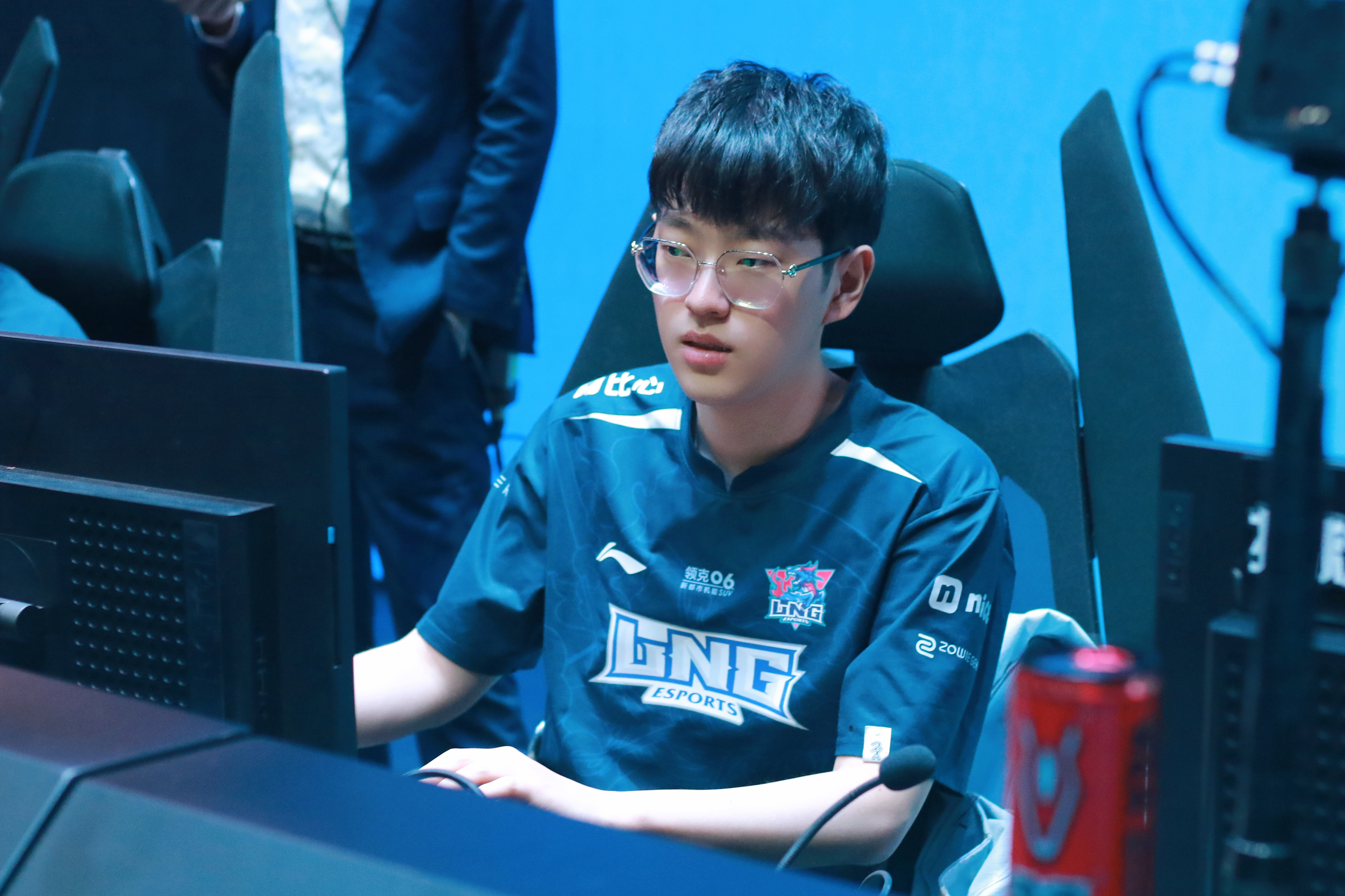 关于Scout在日本队比赛中表现优异，比赛局势复杂引发热议！的信息